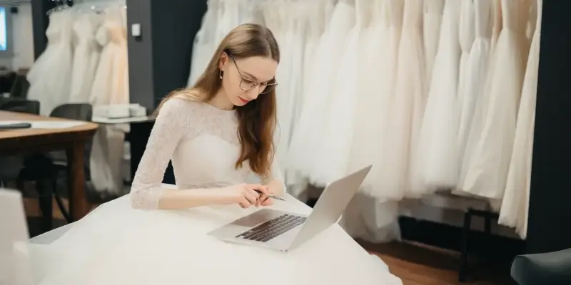 Jaka sukienka na wesele dla 50 latki?