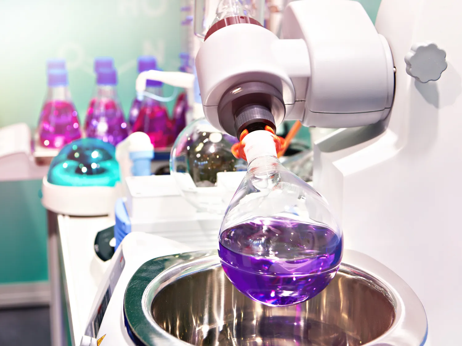 Co produkuje przemysł wysokich technologii?