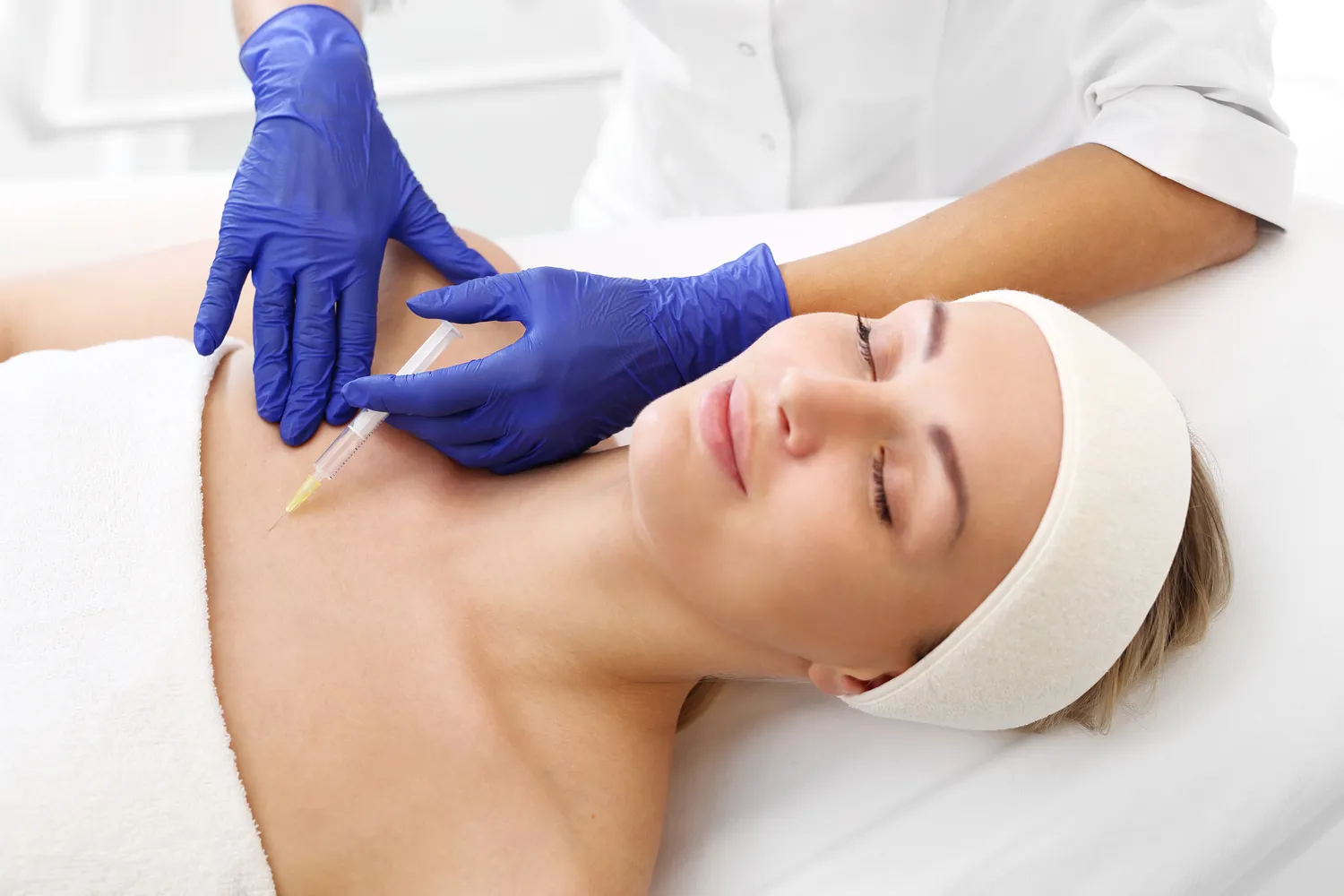 Czy kwas hialuronowy można łączyć z witamina c?