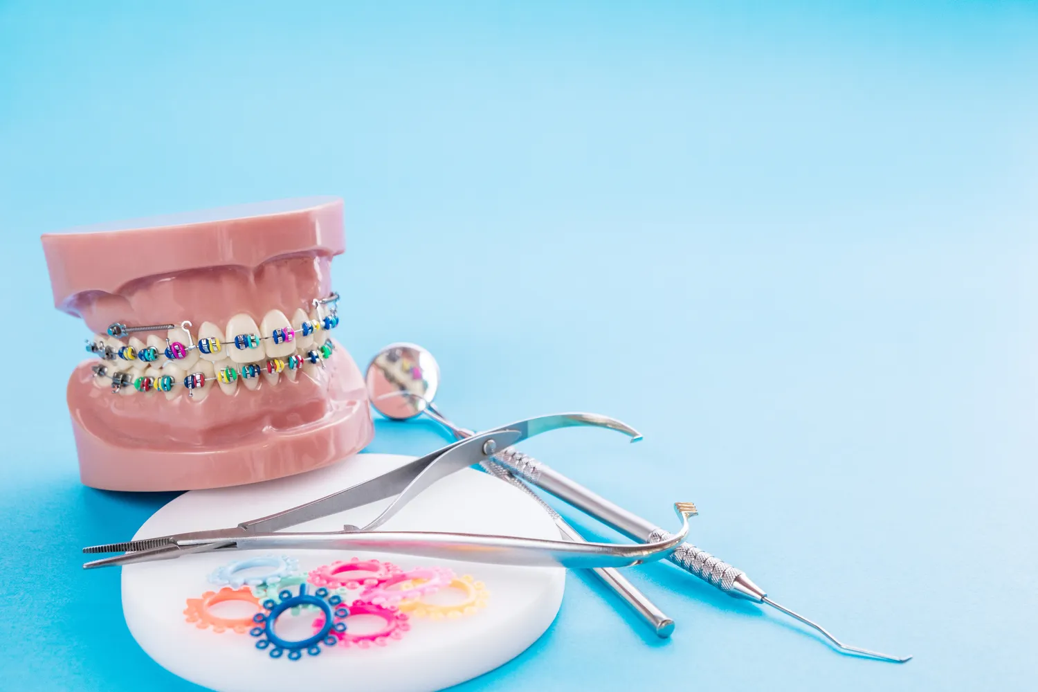 Kto wymyślił implanty stomatologiczne?